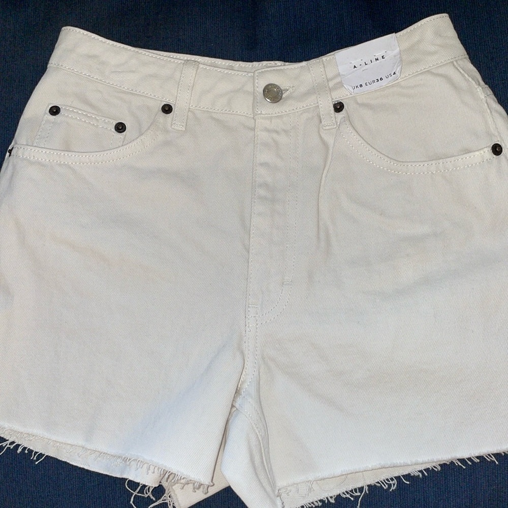 Topshop A-Line Denim High Rise Shorts Cream Off White Unfinished Hem 3.5” Inseam - Picture 3 of 14